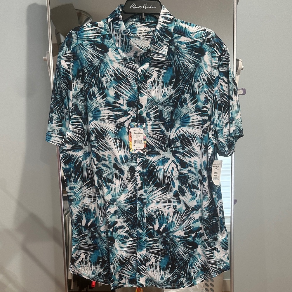 NEW WITH TAGS Robert Graham “Donato” short sleeve shirt, button-down